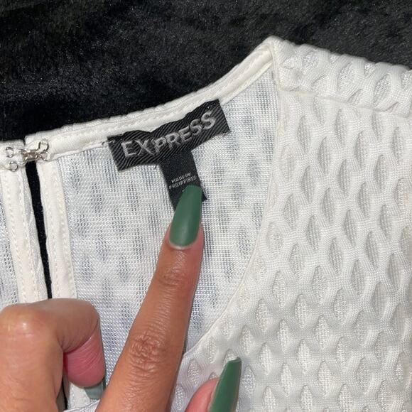 New Express White Honeycomb Mesh Sleeveless Cutout Crop Top - Picture 10 of 11